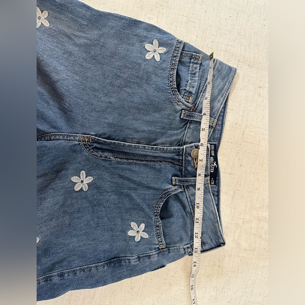 Hollister Co. Floral Embroidered Blue Jeans - Picture 11 of 14
